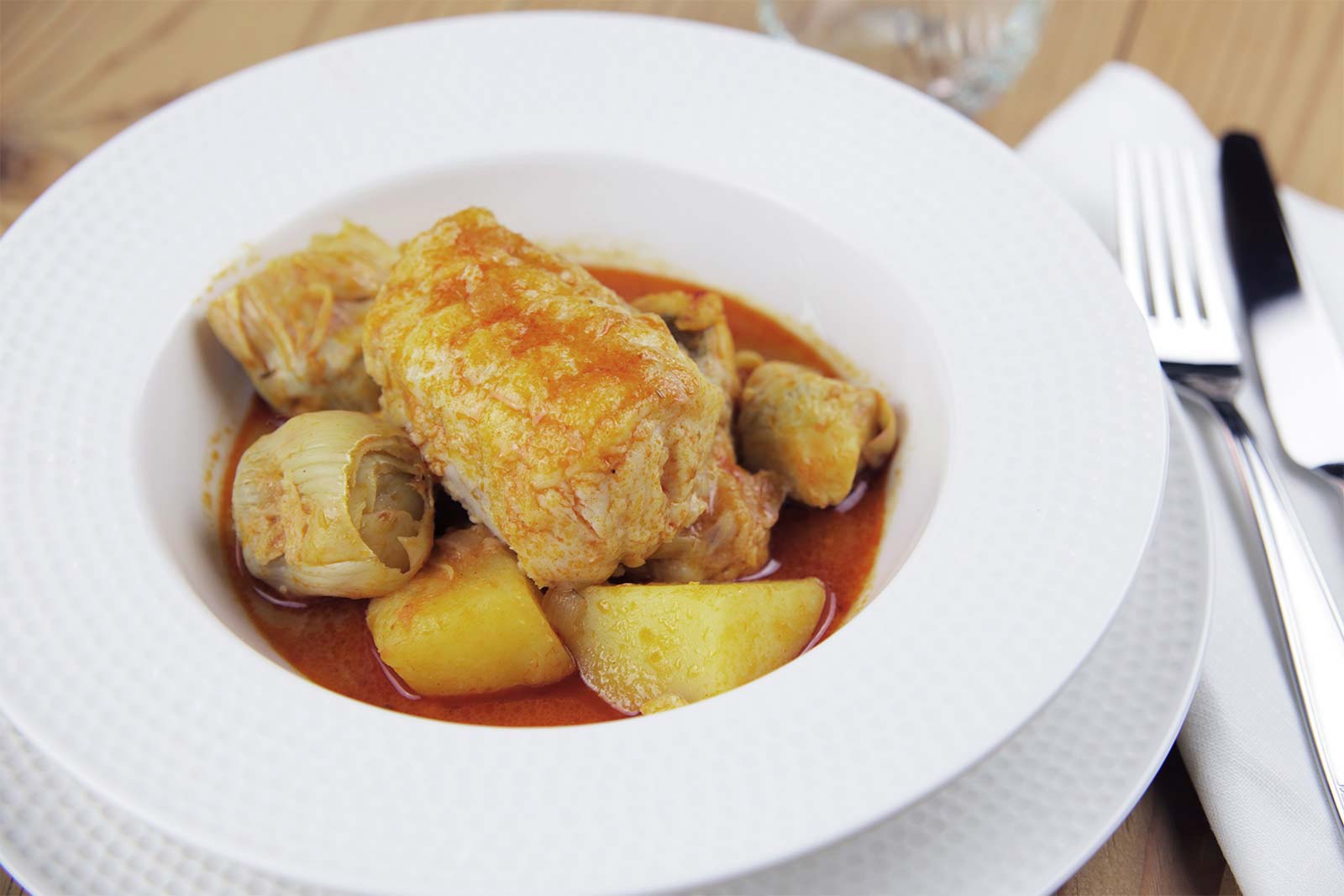 Suquet de pescado con alcachofas y patata